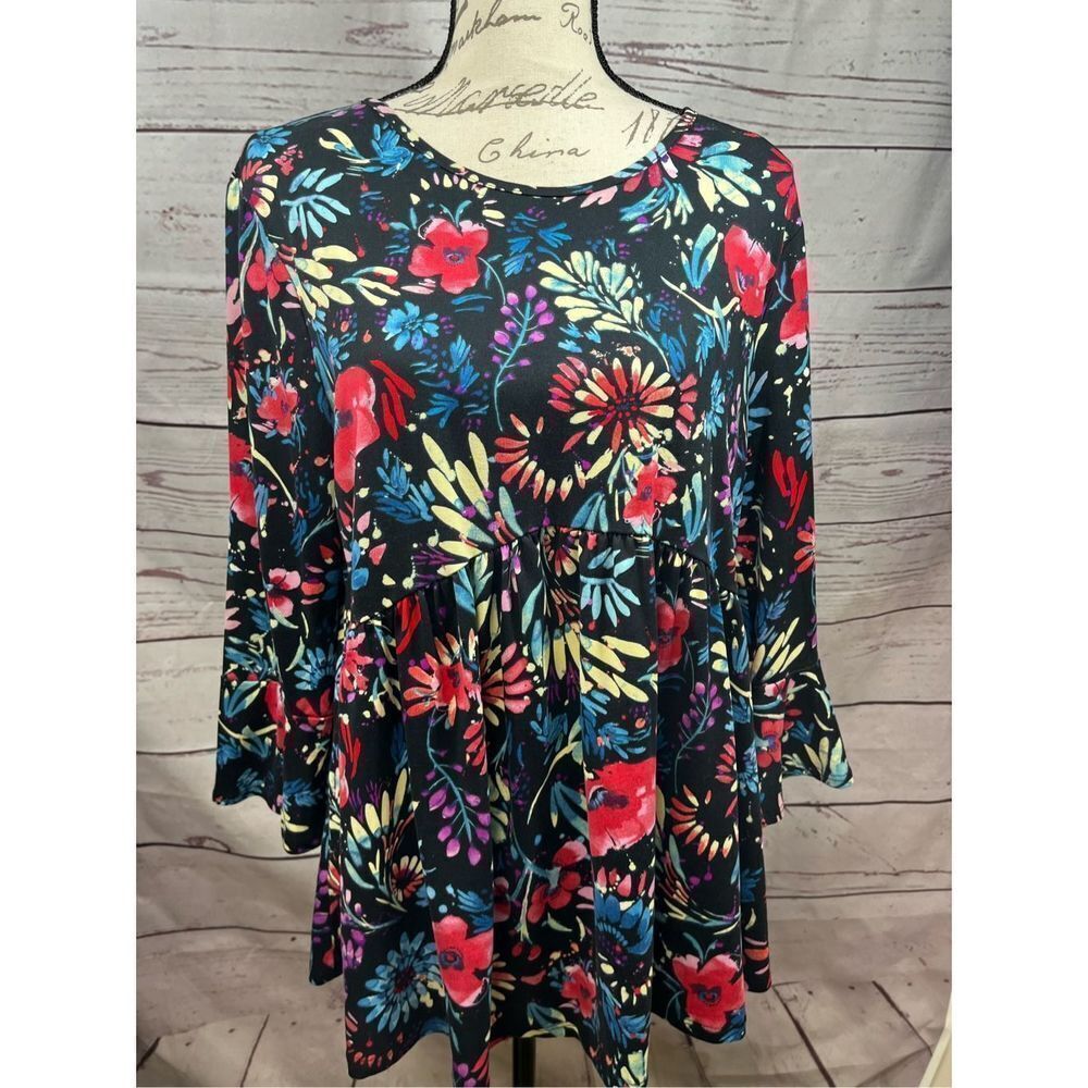 Agnes &‎ Dora large black t shirt with flowers - 2405